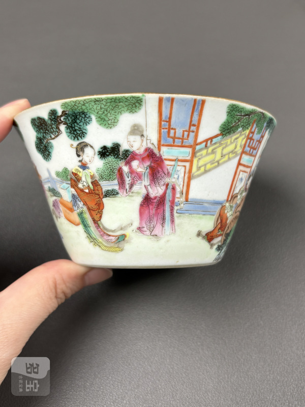 清嘉庆 粉彩西厢记人物故事图马蹄杯 - 图3